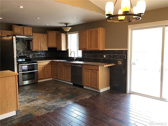 4th image of 22347 Glenview Ct SE