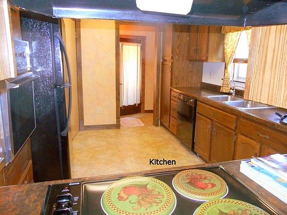 Kitchen, electric range, in wall oven, large refrigertor, mi