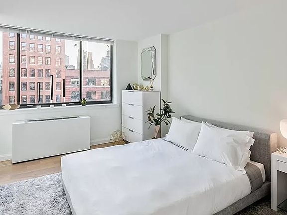 3rd image of 250 W 19th St APT 5L