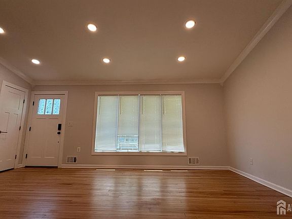 4th image of 56 Grace Dr