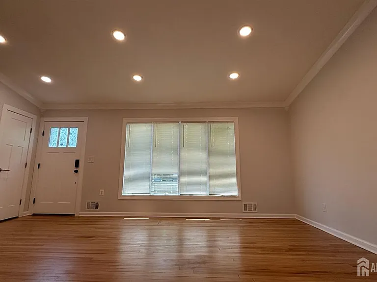 56 Grace Dr — Photo 4