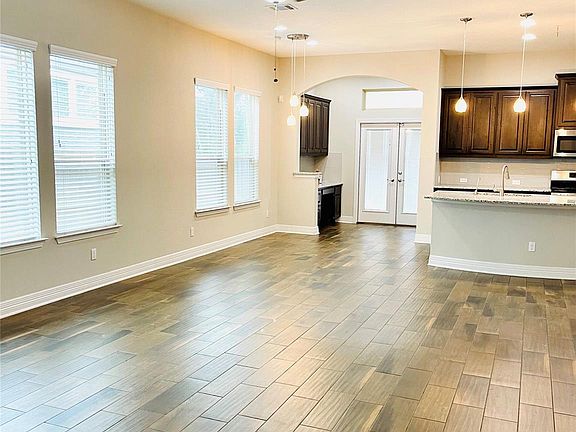 4th image of 542 Bonnet Blvd