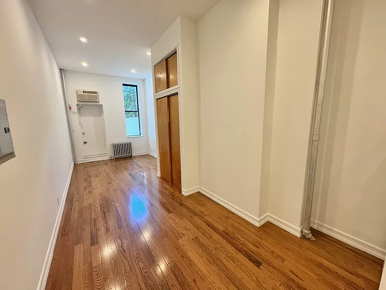 35 Carmine St #18 — Photo 8