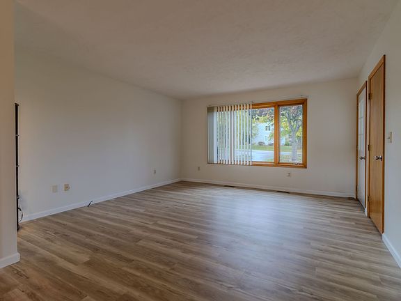 3rd image of 4227 Summerhill Rd