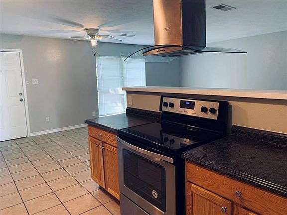 3rd image of 216 Rockcrest Dr