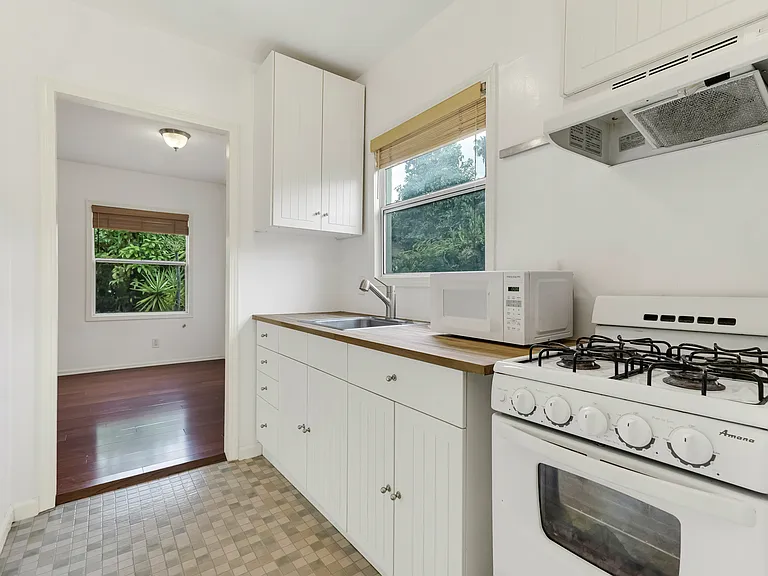 2675 Rich St — Photo 11