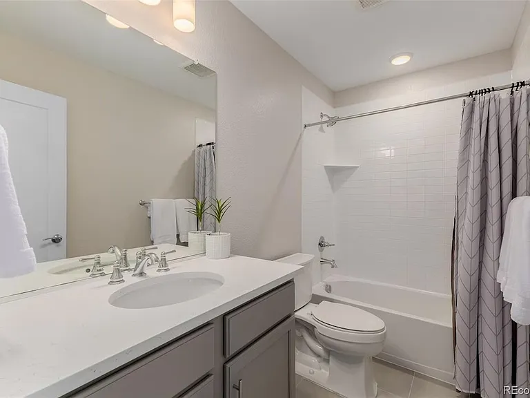 2563 W 69th Pl — Photo 24