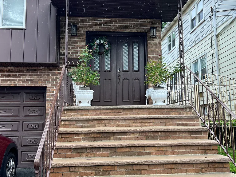 653 Maple Ave #2A — Photo 1