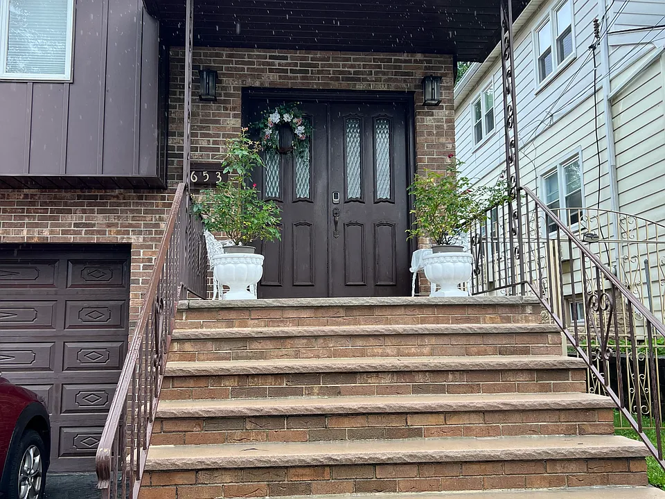 653 Maple Ave #2A