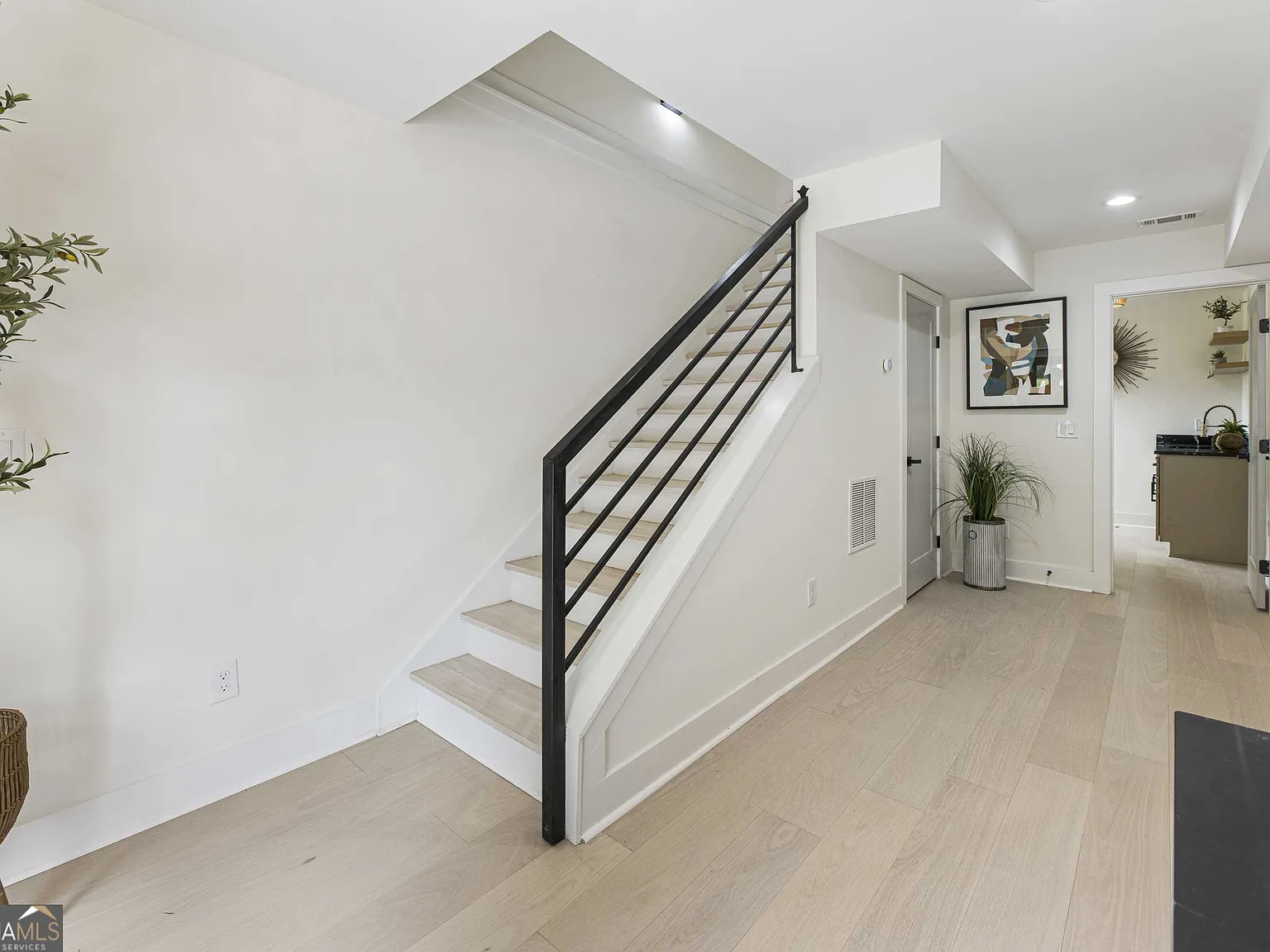 4 bed, 3.5 bath, 2646 sqft, $3,900 — Photo 2