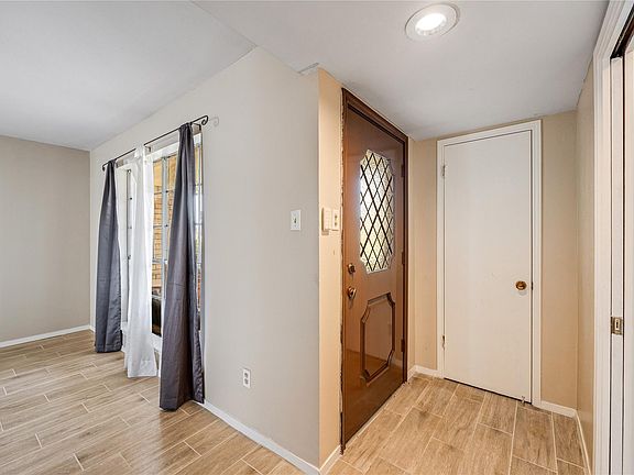 3rd image of 70 Annette Ln