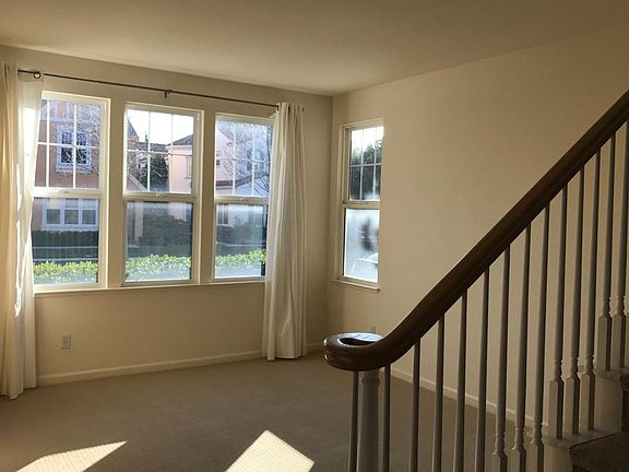 4th image of 1081 E River Pkwy #Py