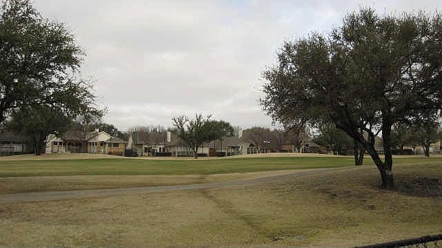 2nd image of 4913 Plantation Ln