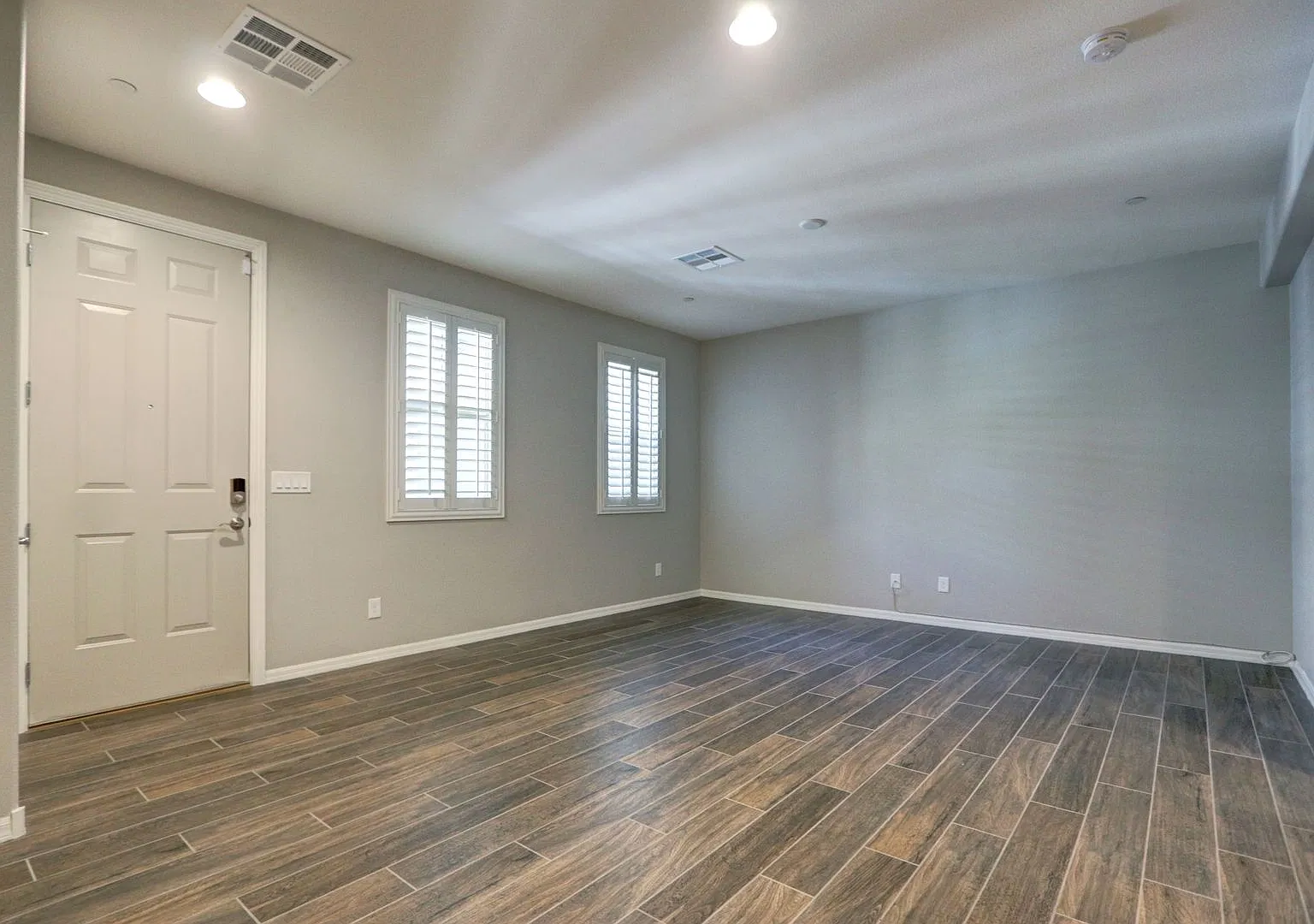 Newer, Fabulous town home in the heart of Summerlin. — Photo 4