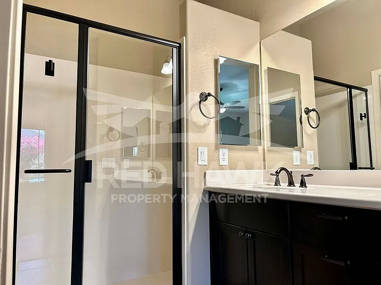 1748 N Makalu Cir — Photo 10