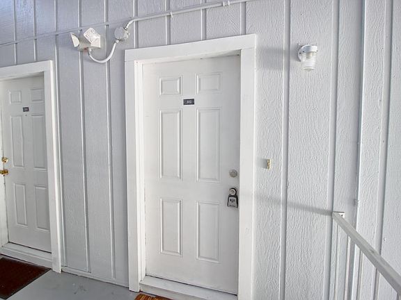 2nd image of 605 Fenton Pl Unit 302