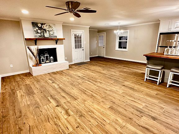 5th image of 483 Robinson Dr