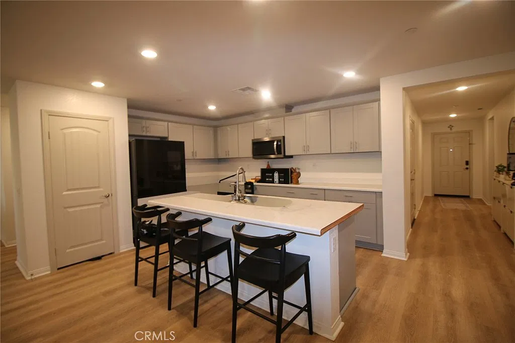3 bed, 1771 sqft, $3,195 — Photo 3