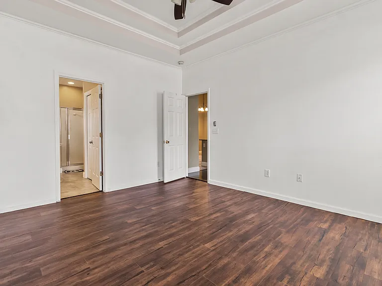 211 Springlake Dr — Photo 12