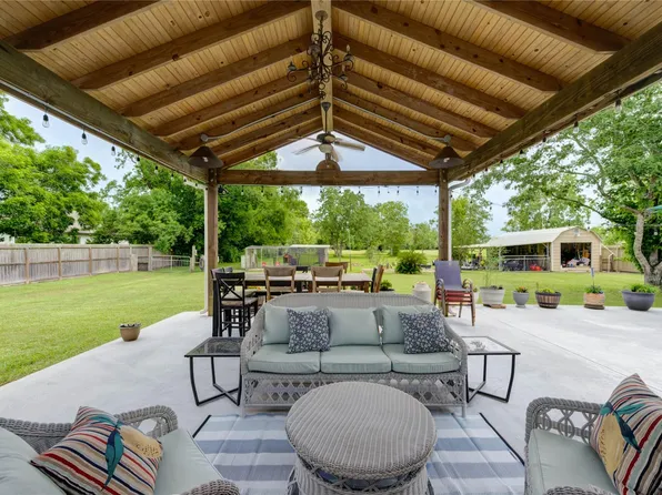 2465 Ryan Dr, Alvin, TX 77511