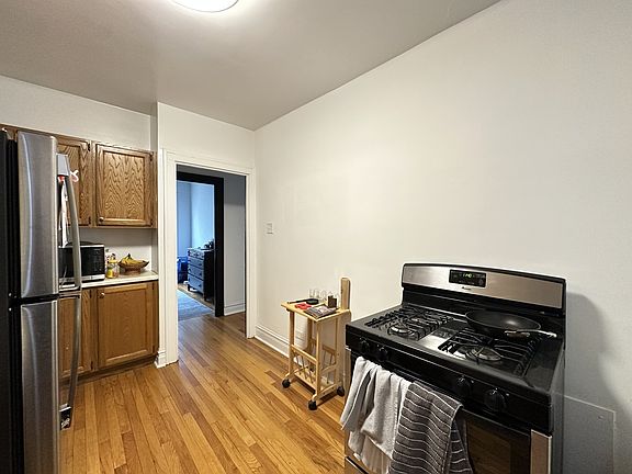5th image of 1911 W Larchmont Ave #B2