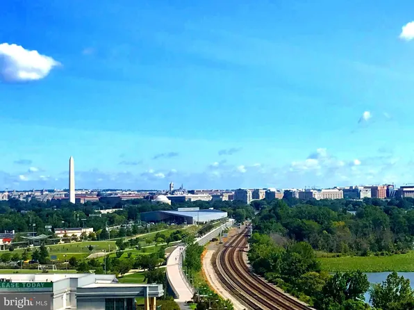 1300 Crystal Dr APT 1002, Arlington, VA 22202