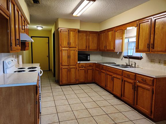 3rd image of 3212 N 27th 1/2 St