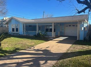 101 Pompano Ave, Galveston, TX 77550