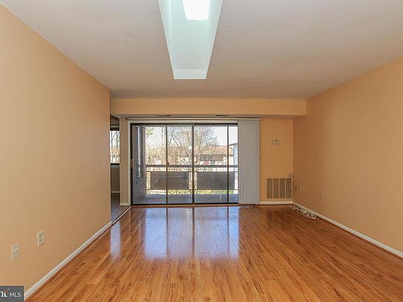 2nd image of 2862 Dover Ln APT 301
