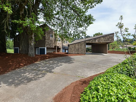 Alt driveway entrance