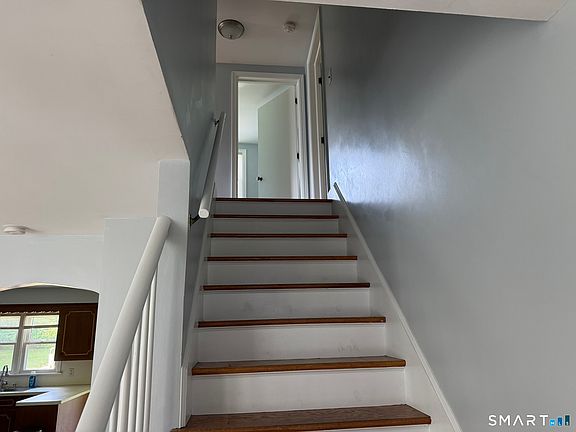 5th image of 156 Forest St