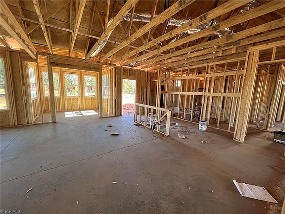 3rd image of 473 Brooke Hill Dr