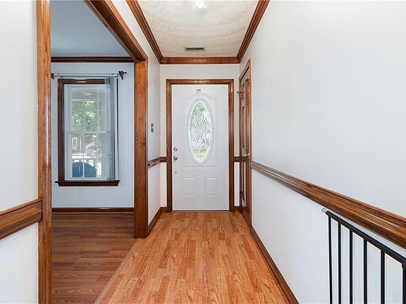 2nd image of 1400 Ludlow Dr