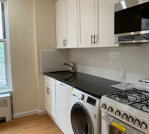 4th image of 80 W 82nd St APT 2B