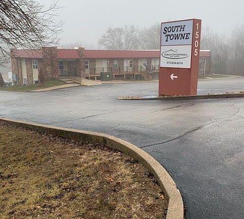 2nd image of 1505 Southwest Blvd #203