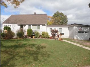 12 Bender Ave, Iselin, NJ 08830