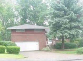 363 Yarrow Ln, Pleasant Hills, PA 15236