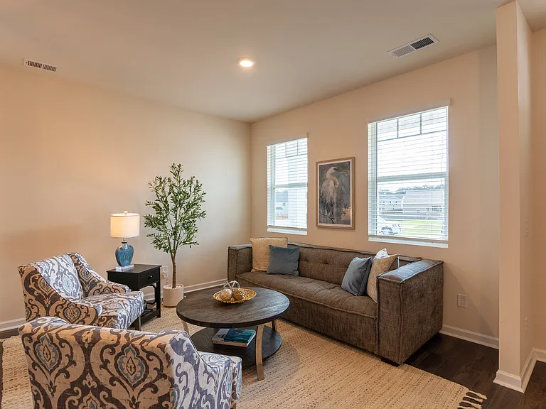 438 Furlough Dr — Photo 5