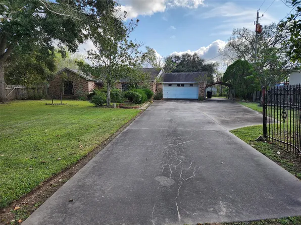 2200 Golden Ave, Bay City, TX 77414