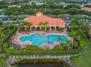 7951 Bristol Cir, Naples, FL 34120