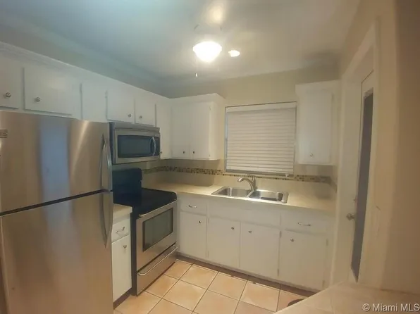 2101 NE 68th St APT 203, Fort Lauderdale, FL 33308