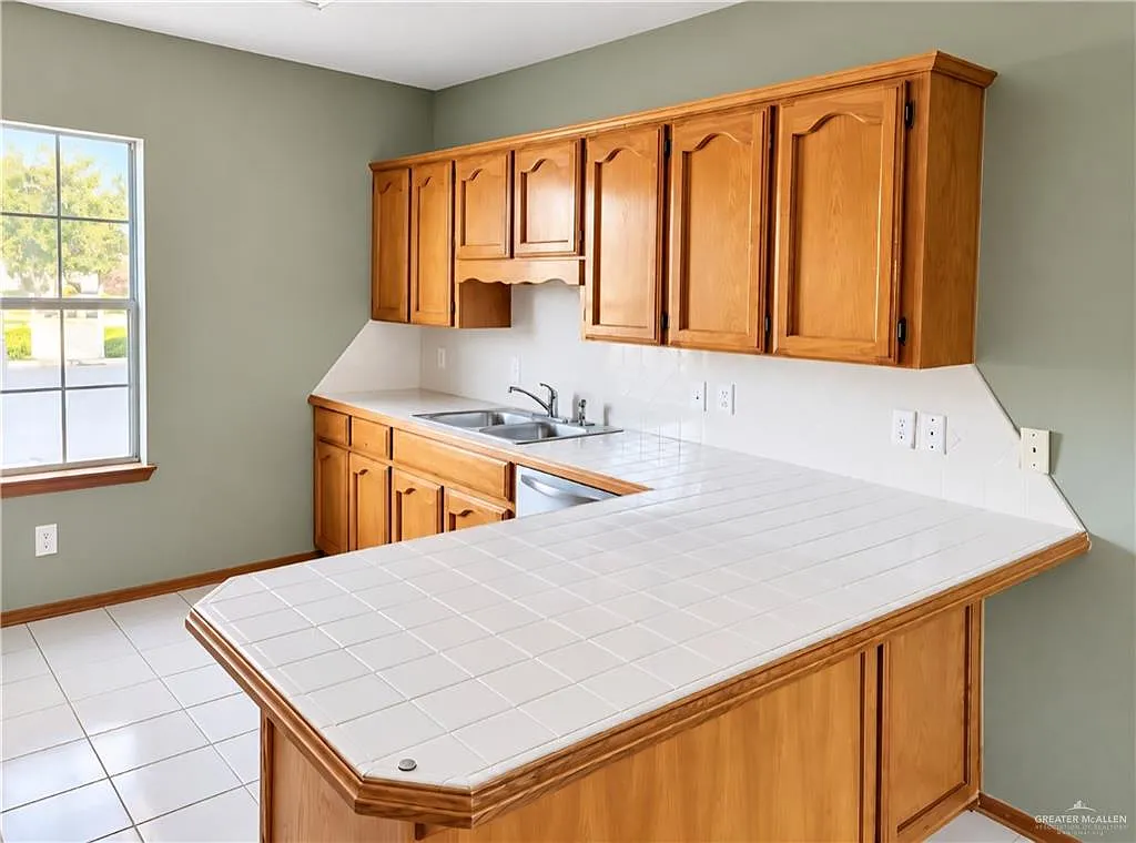 2 bed, 2.0 bath, 936 sqft, $1,100 — Photo 3