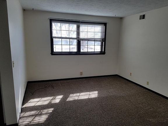 5th image of 2721 S 134th Ave