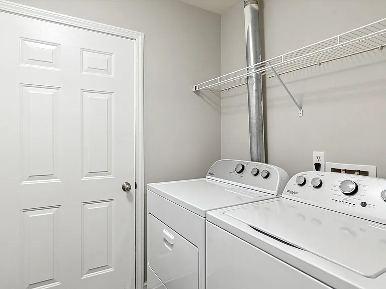 1 Bedroom - 1 Bed / 1 Bath - 961 Sq.Ft.