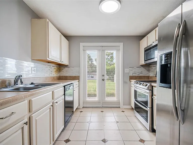 735 Alton Ave — Photo 13