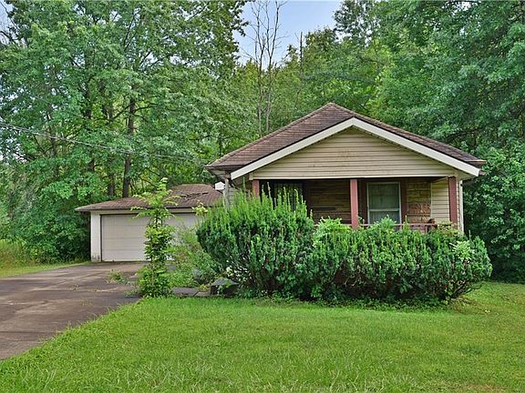 3rd image of 2536 Athens Dr SE
