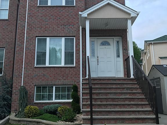 4th image of 21 Malibu Ct