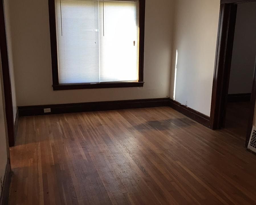 1st image of 827 Blaine St Floor 2