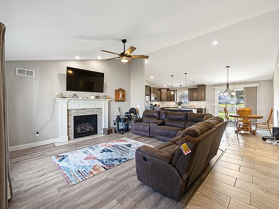 5th image of 205 S Sapphire Ln