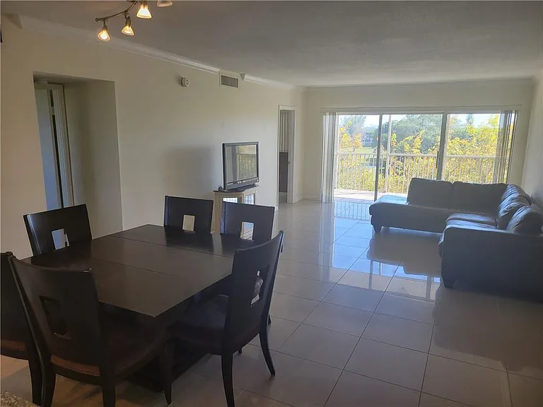 3050 N Palm Aire Dr #508 — Photo 5